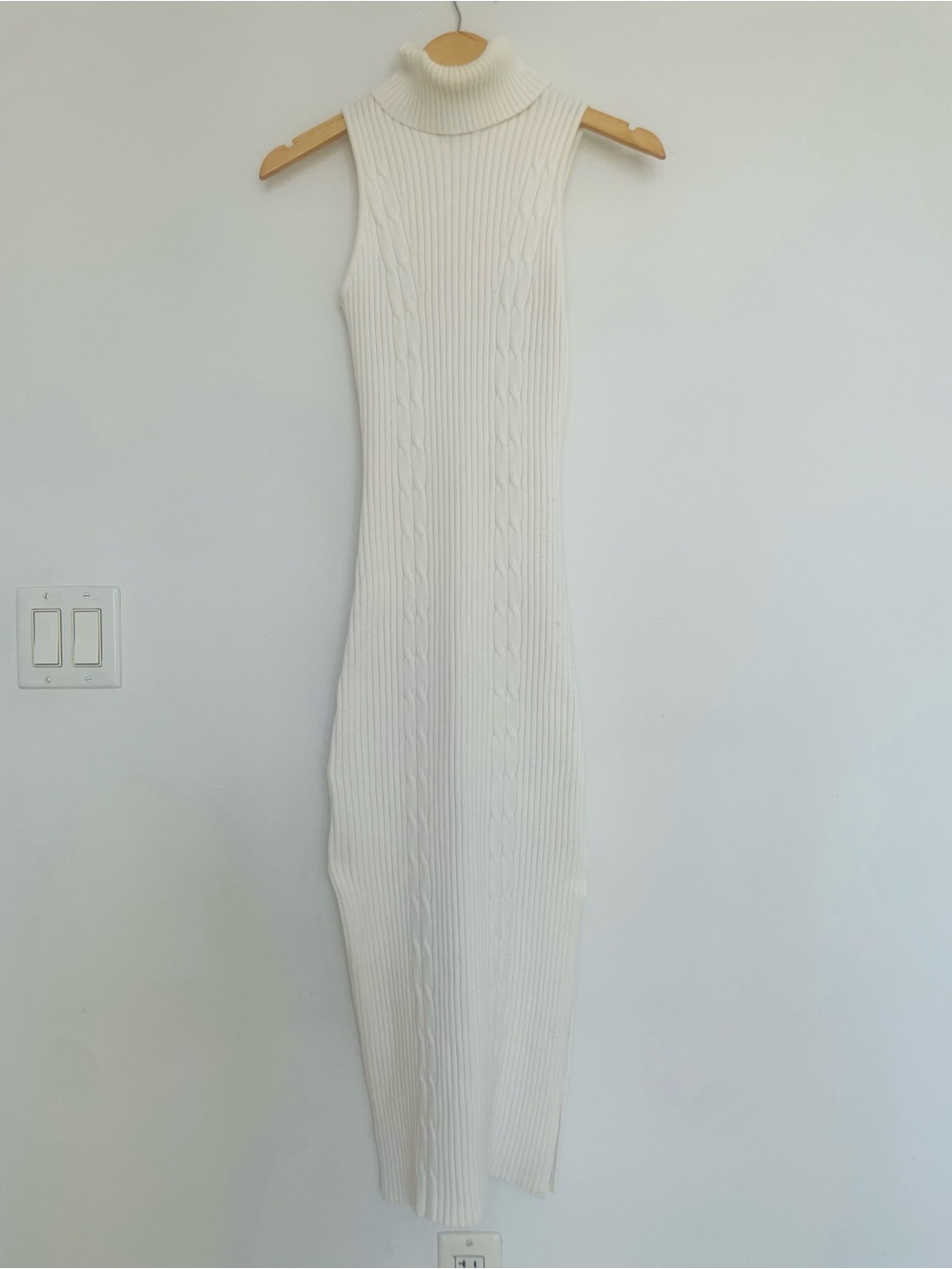 bebe Ivory Cable Knit Turtleneck Sleeveless Midi Sweater Dress Size S - Picture 3 of 7